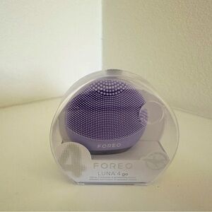 Foreo Luna 4 go Facial Cleansing & massaging device in lavender.